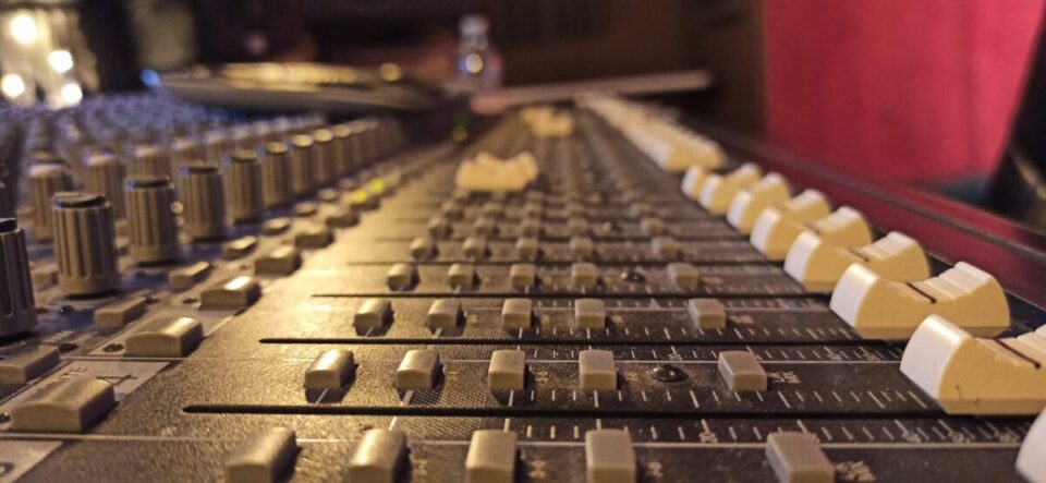 Contatti studio di Registrazione/Mixing/Mastering Torino BrutusVox Music Studio "solo se puoi sentire la differenza"